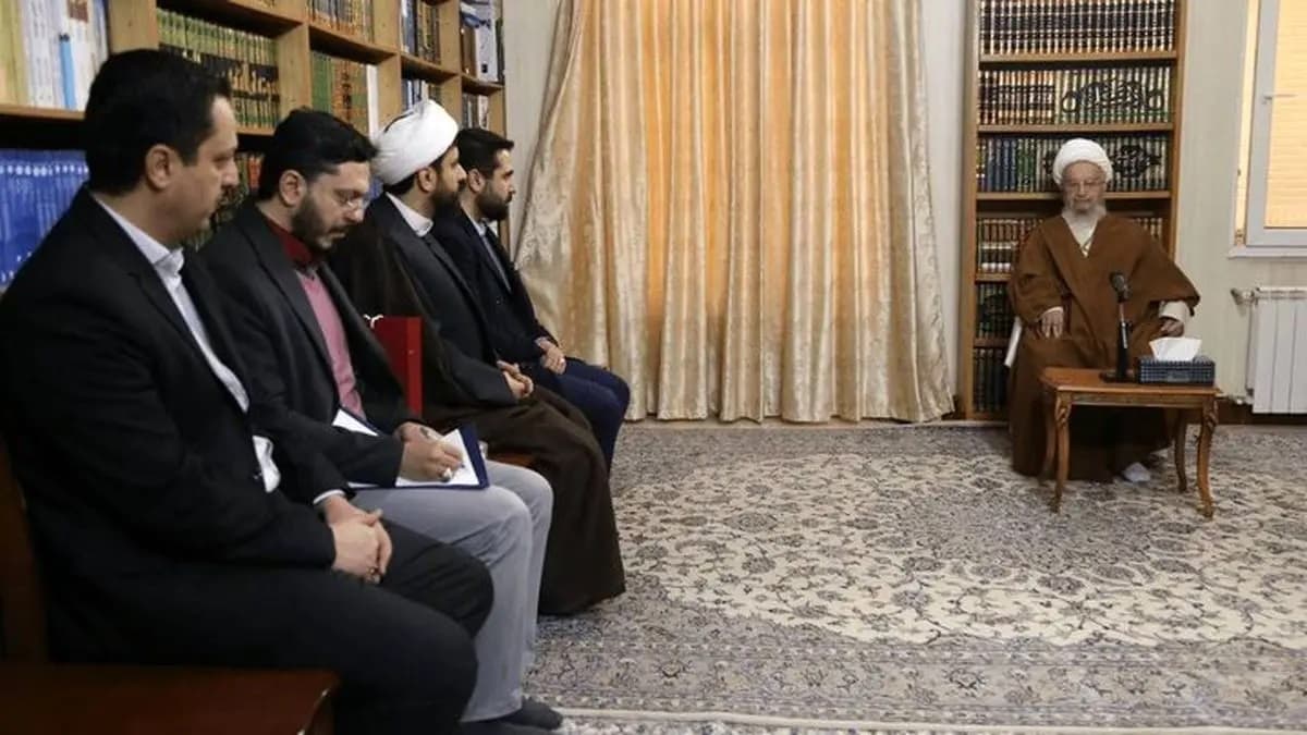 آیت‌الله مکارم شیرازی:فضای مجازی عامل فریب جوانان در حوادث اخیر بود