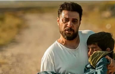 رونمایی از گوشی سیگنچر فول گلد گران قیمت جواد عزتی که معادل 80 عدد آیفون 17 است! آرزوی جوان ایرانی در دست آقای بازیگر