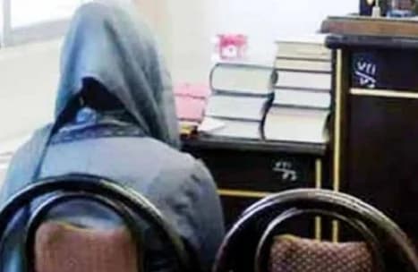 زن جوان کارمند به اتهام مشارکت در پرونده اخلاقی در شرکت تحت بررسی قضایی