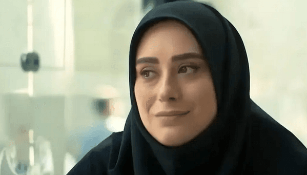 عطیه سریال ساهره در 26 سالگی در مراسم اکران یک فیلم