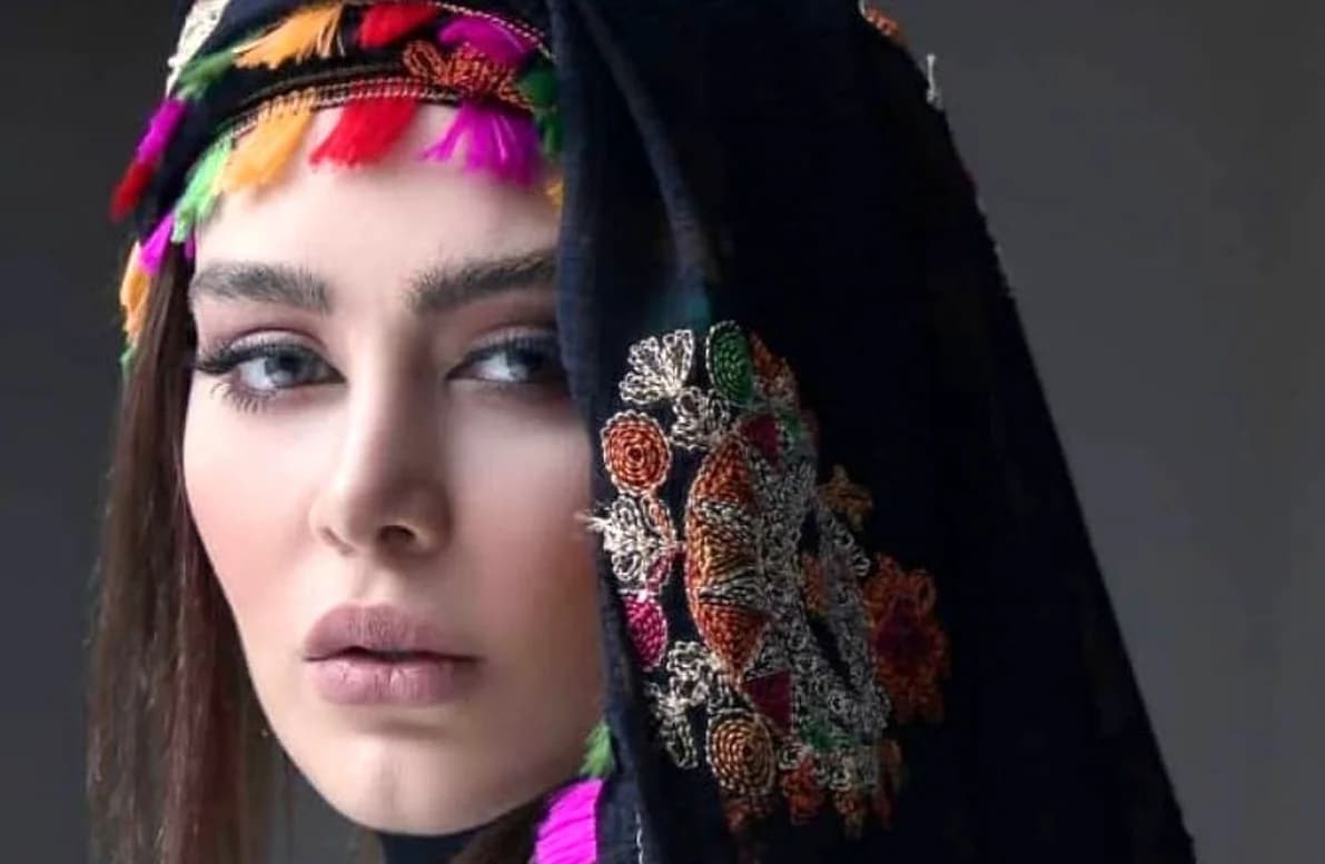 عکس| استایل جذاب سحر قریشی مجری عشق ابدی کنار ساحل