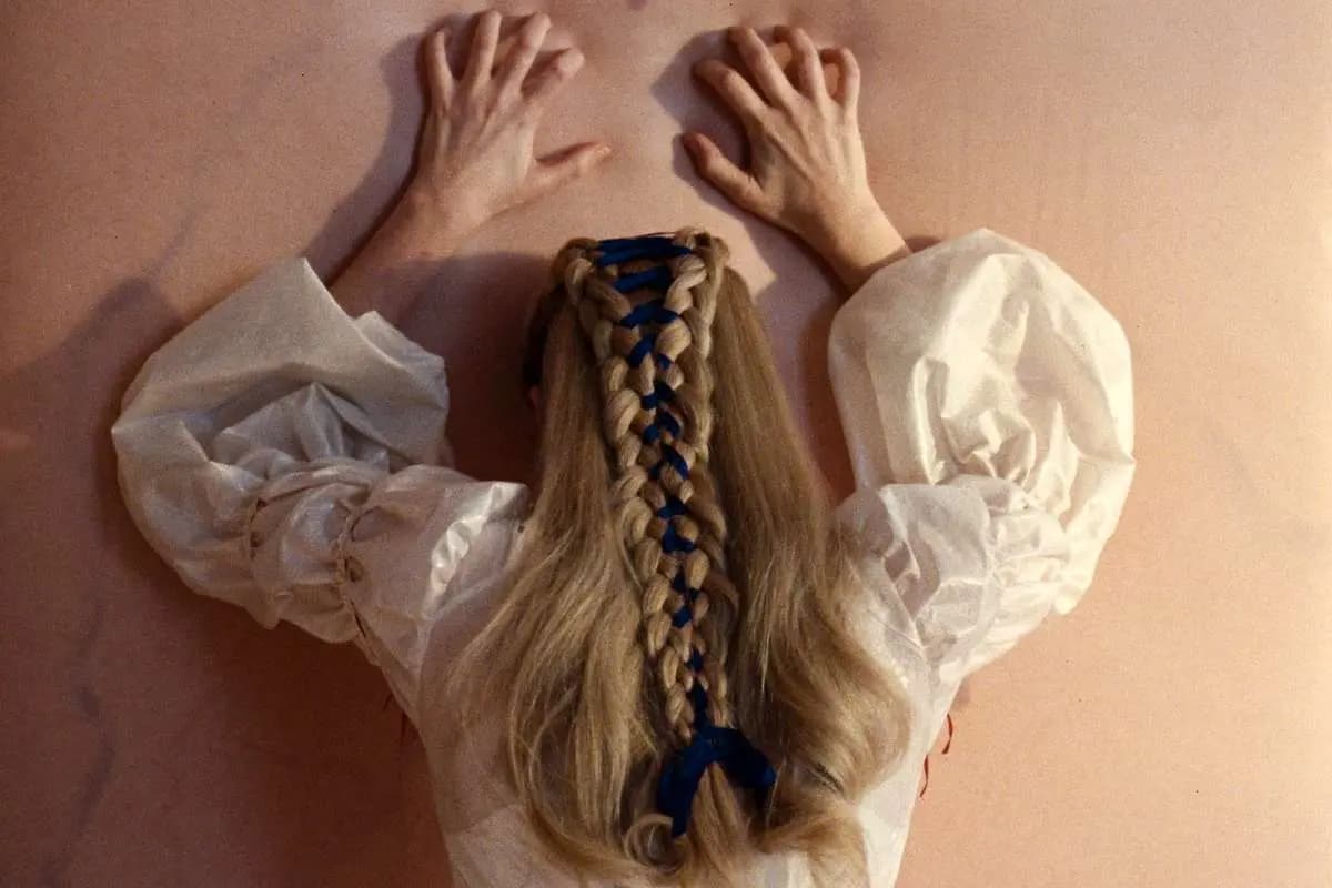 نقد و بررسی فیلم «بلندی‌های بادگیر»