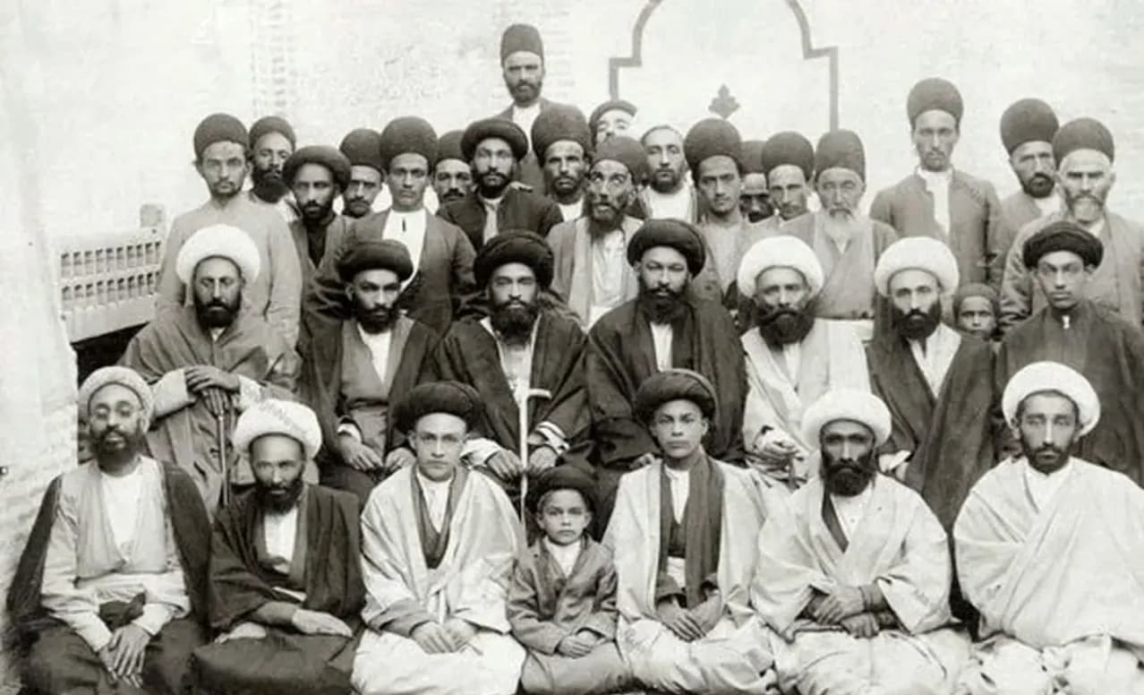 عکس| سفر زمان؛ اسب‌سواری «یک روحانی و همسرش» در اصفهان در دوران ناصرالدین شاه