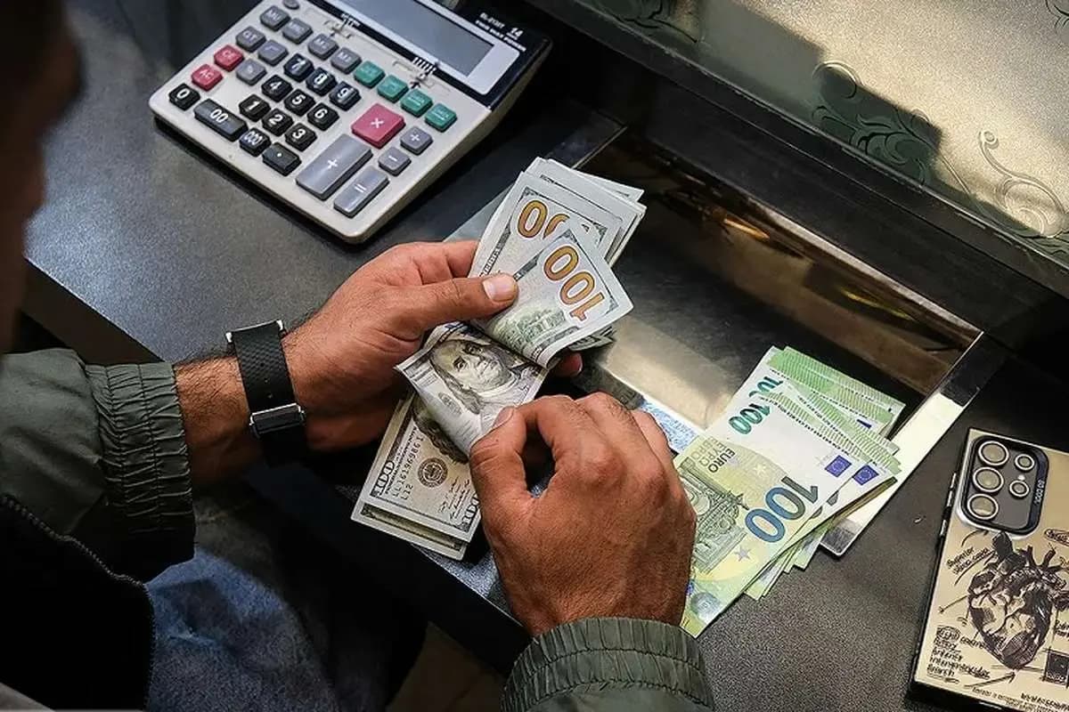 پیش ‌بینی قیمت دلار دوشنبه ۵ مرداد ۱۴۰۵ / دلار روی قیمت 185 هزار و 500 تومان بسته شد