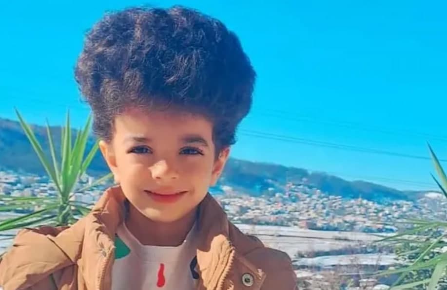 سالار سریال پایتخت با برادر جوگندمی‌اش در پارک