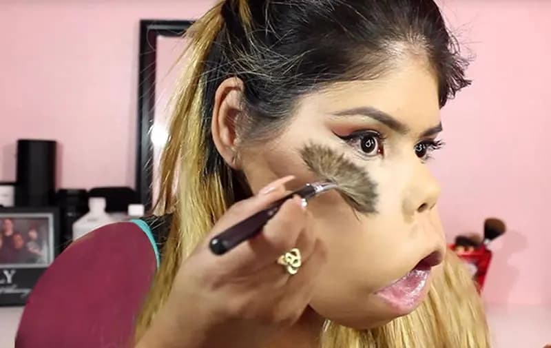 زنی با لقب میمون زیباترین چهره دنیا شد ! + عکس ها