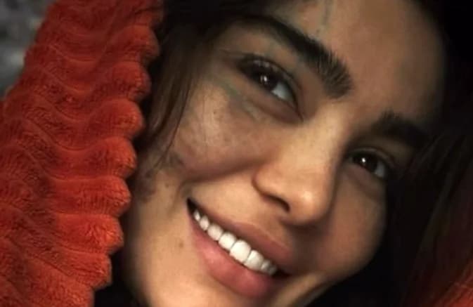 سفر در زمان؛ چهرۀ متفاوت «سحر قریشی» در فیلم «سه بیگانه»؛ سال 95