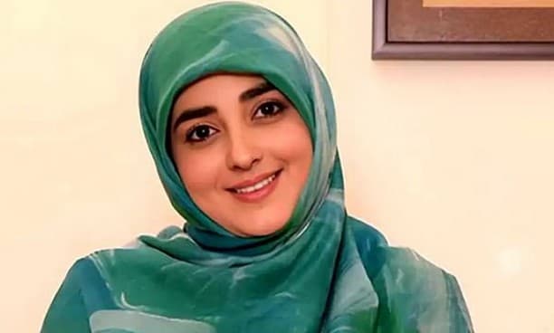 عکس لو رفته از لحظات عاشقانه ستاره سادات قطبی در آغوش پر از عشق همسرش