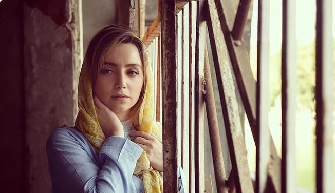 سفر در زمان؛ «نازنین بیاتی» در لباس مدرسه و در 7 سالگی؛ سال 1375