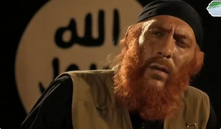 عکس| سفر در زمان؛ «ابوباسل» سریال بیگانگان در پشت صحنه یک فیلم؛ سال 1403