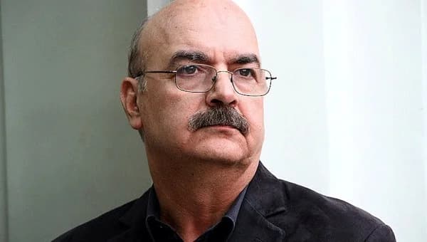 واکنش دردناک ایرج طهماسب به شهادت دانش آموزان میناب