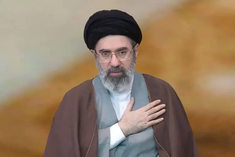 عکس‌های پسر و دختر آیت الله مجتبی خامنه‌ای رهبر انقلاب و همسر ایشان/همرنگِ جماعت بودن به سبک پسر و نوه‌های رهبر شهید / نگاهی به کالسکه ایرانی و ساده نوه رهبری که کهنه هم هستش