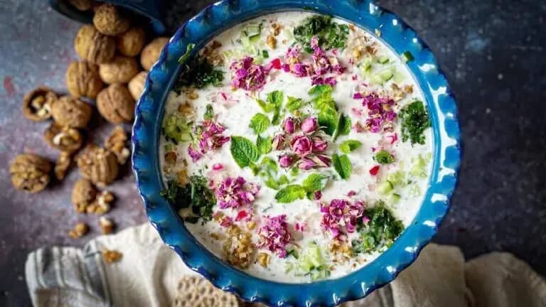 طرز تهیه آب‌دوغ خیار مجلسی / بهترین انتخاب برای تابستان