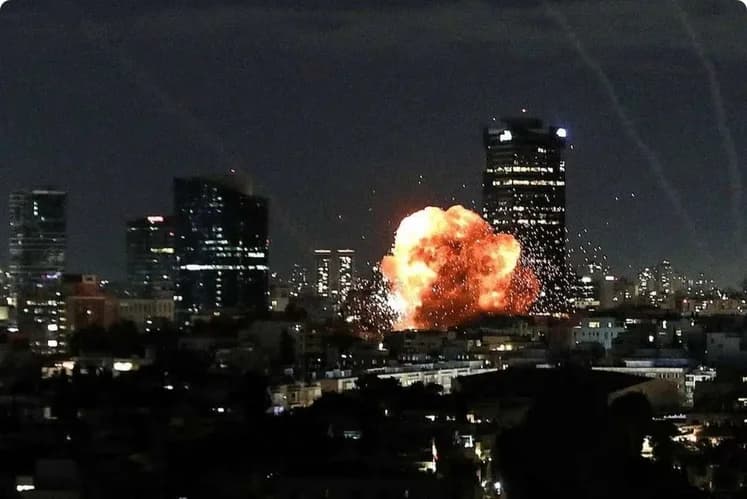 تصاویر رویترز از حملات موشکی ایران به اسرائیل