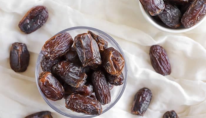خوردن خرما در بارداری| مزایا و نکات مهم