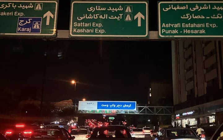 جنجال بیلبوردهایی که کلمات را شکستند؛ خلاقیت تبلیغاتی یا تهدیدی برای زبان فارسی؟