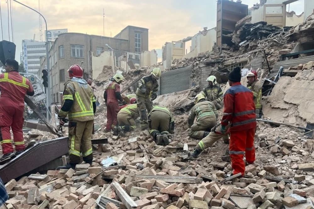 در جنگ تحمیلی چند نفر از زیر آوارها سلامت خارج شدند؟