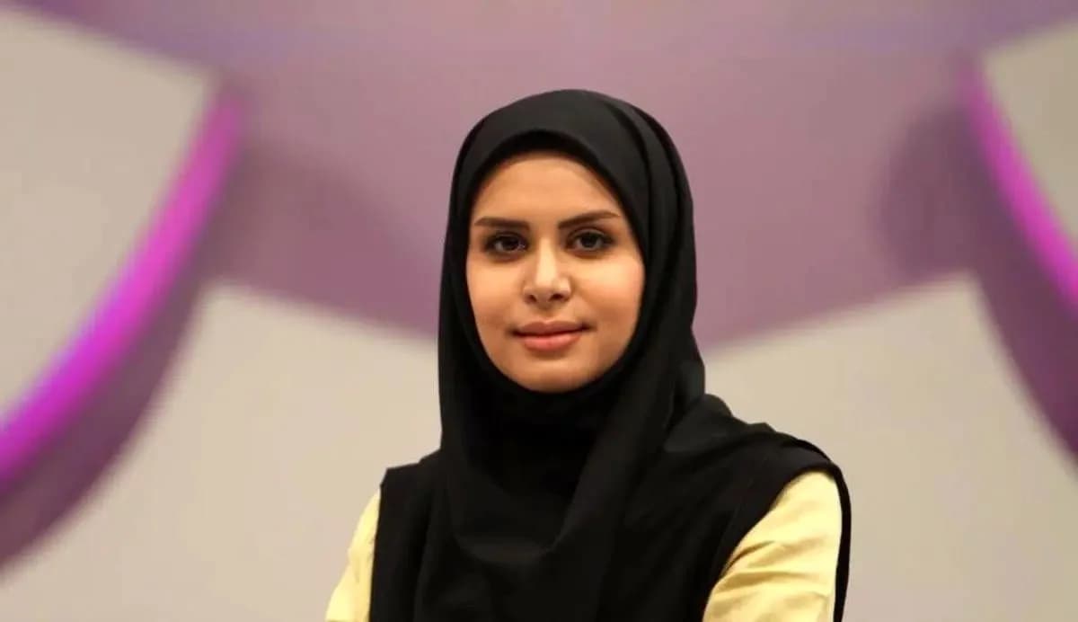استایل جنجالی نجمه جودکی مجری صداوسیما کنار استخر