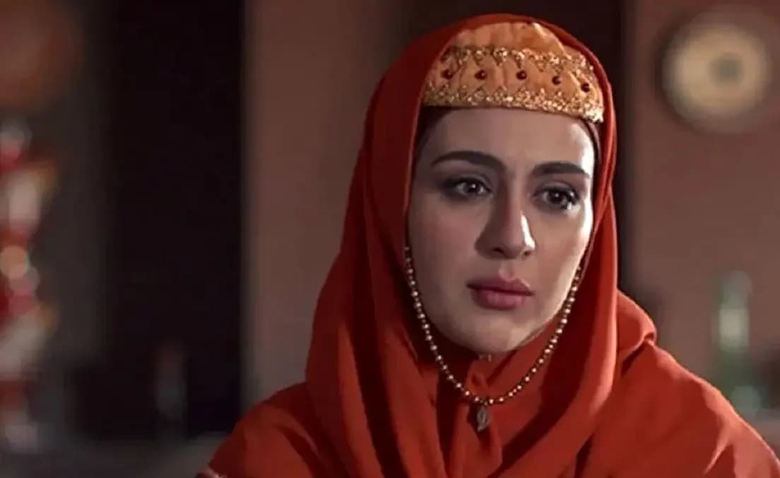 سفر زمان؛ چهرۀ «گلنار سریال گیلدخت» در اتاق گریم «بی‌همگان»