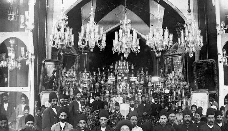 عکس| سفر در زمان؛ نمایی از مراسم روضه در دوران قاجار