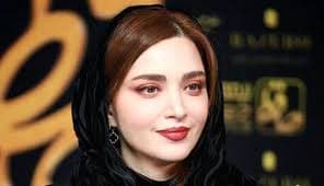 عکس/ نگاهی به مراسم افتتاحیه مطب پزشکی بهنوش طباطبایی بازیگر سووشون بدون لاکچری بازی و تشریفات خاص