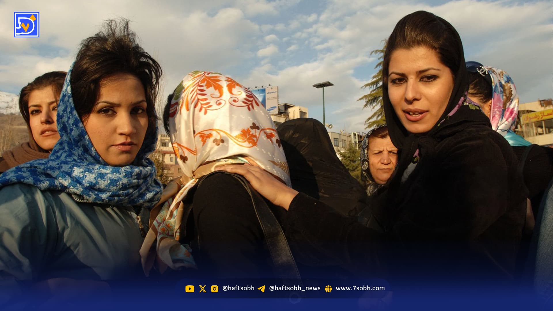 قاب امروز | ‌دختران تهرانی دهه 80 و پیش‌بینی عجیب درباره بارش برف