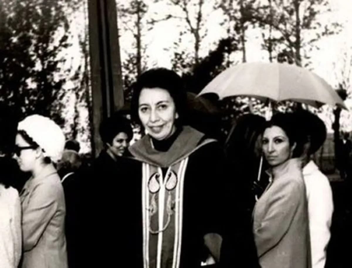 گفت و گو با نخستین زن فارغ التحصیل جراحی در ایران؛ حال فاتحی را داشتم که کاری غیرممکن انجام داده