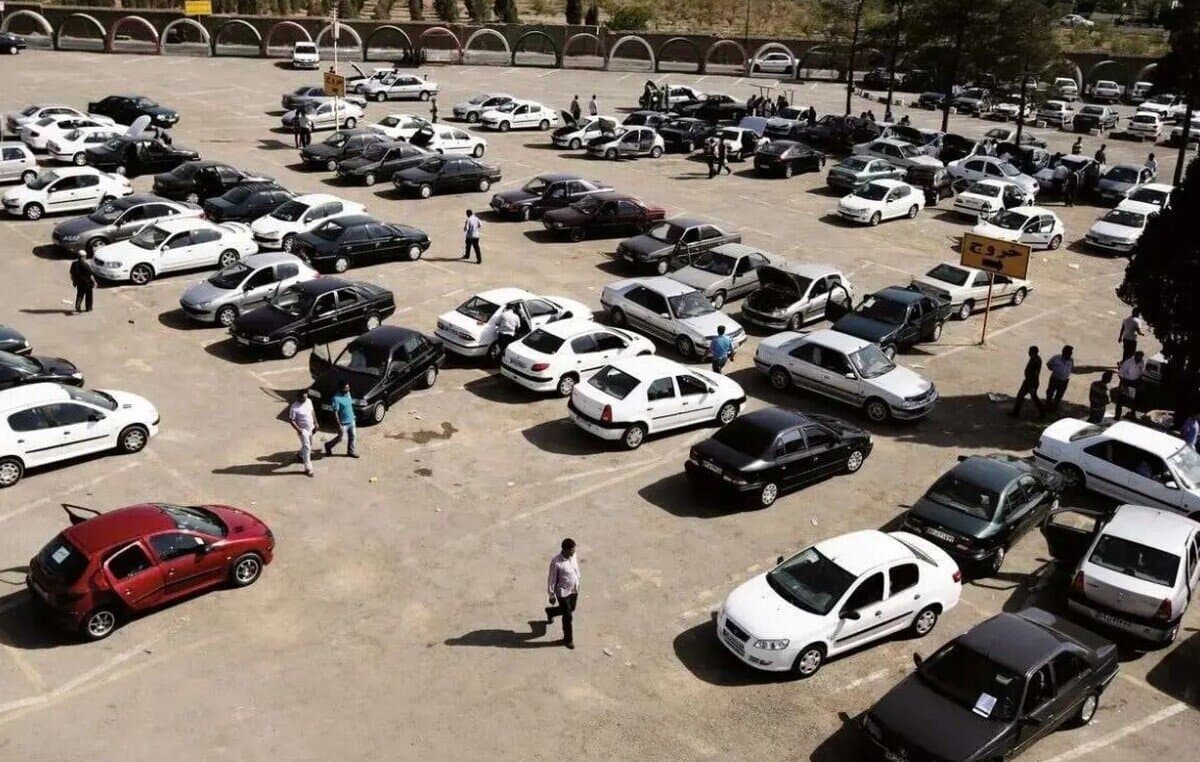 قیمت لحظه ای خودرو نسبت به نوسانات قیمت طلا / بازار زیر و رو شد