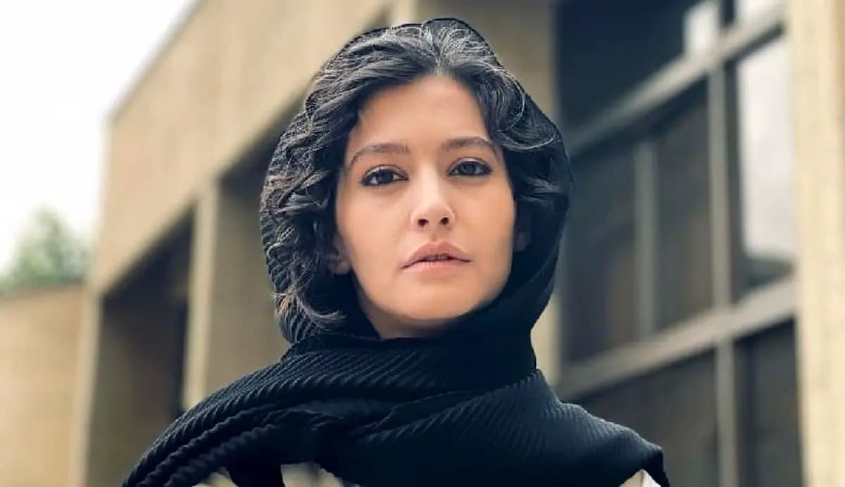 حضور پردیس احمدیه در لحظه سال تحویل کنار بچه‌های هلال احمر