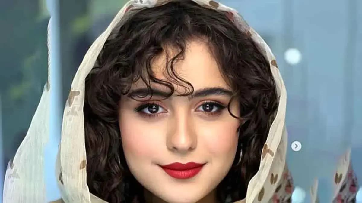 سفر در زمان| چهره بانمک «فاطیما بهارمست» در 6سالگی در کنار «عمو پورنگ»