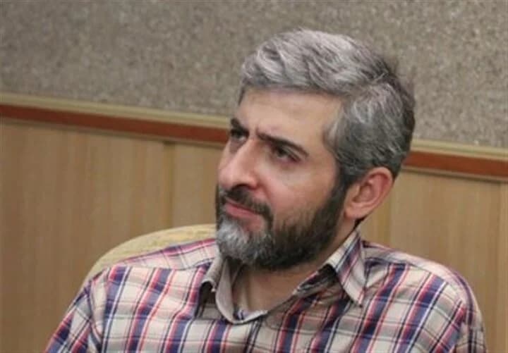عکسی دیده نشده از داماد رهبر شهید در یک سفر دانشجویی