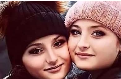 عکس/ قاب زیبا و تماشایی از سارا و نیکا در یک مراسم خاص / تغییر چهره باورنکردنی دوقلوهای سریال پایتخت