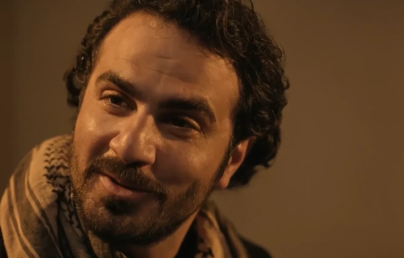 سفر در زمان؛ «محمدرضا» سریال بیگانگان در اتاق گریم سریال طوبی؛ سال 1403