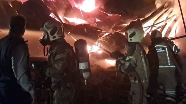 آتش‌سوزی گسترده در منطقه صنعتی جاده ساوه