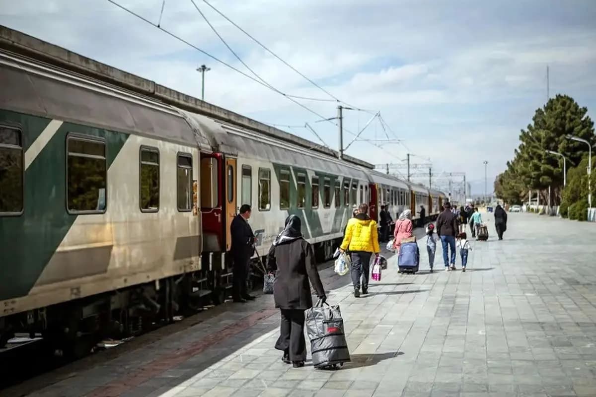 آغاز پیش‌فروش بلیط قطار ویژه اسفند 1404