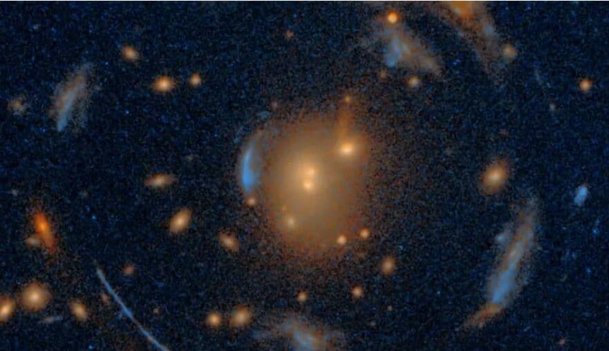 عکس روز ناسا از عدسی‌های گرانشی صلیب اینشتین