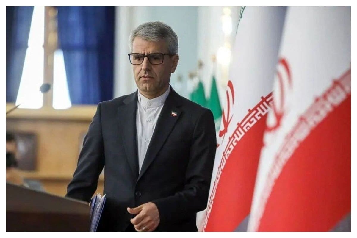 عکس| ظاهر متفاوت سخنگوی وزارت خارجه در سواحل خلیج فارس