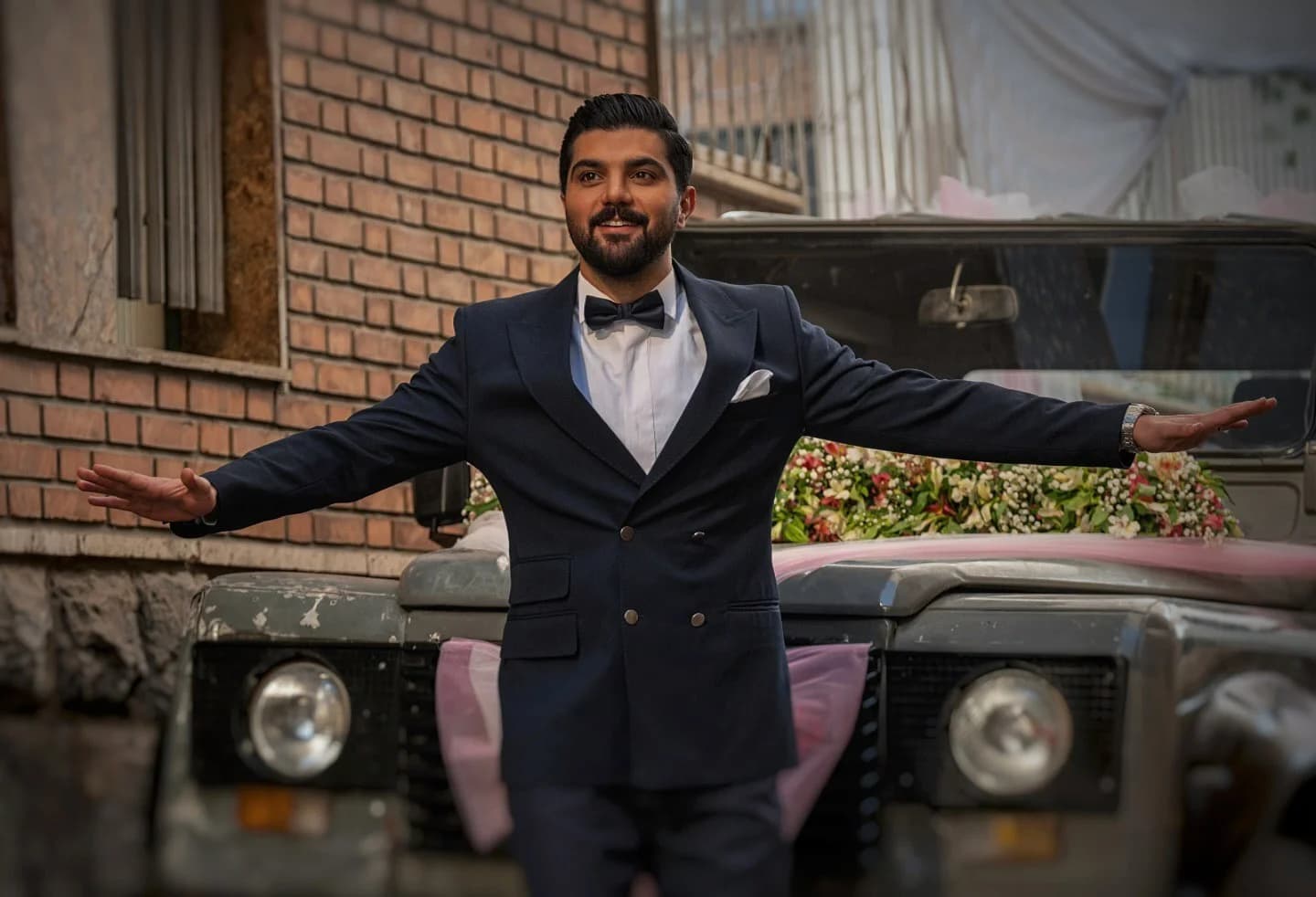 تیپ و قیافه جدید سینا مهراد با موی بلند + عکس