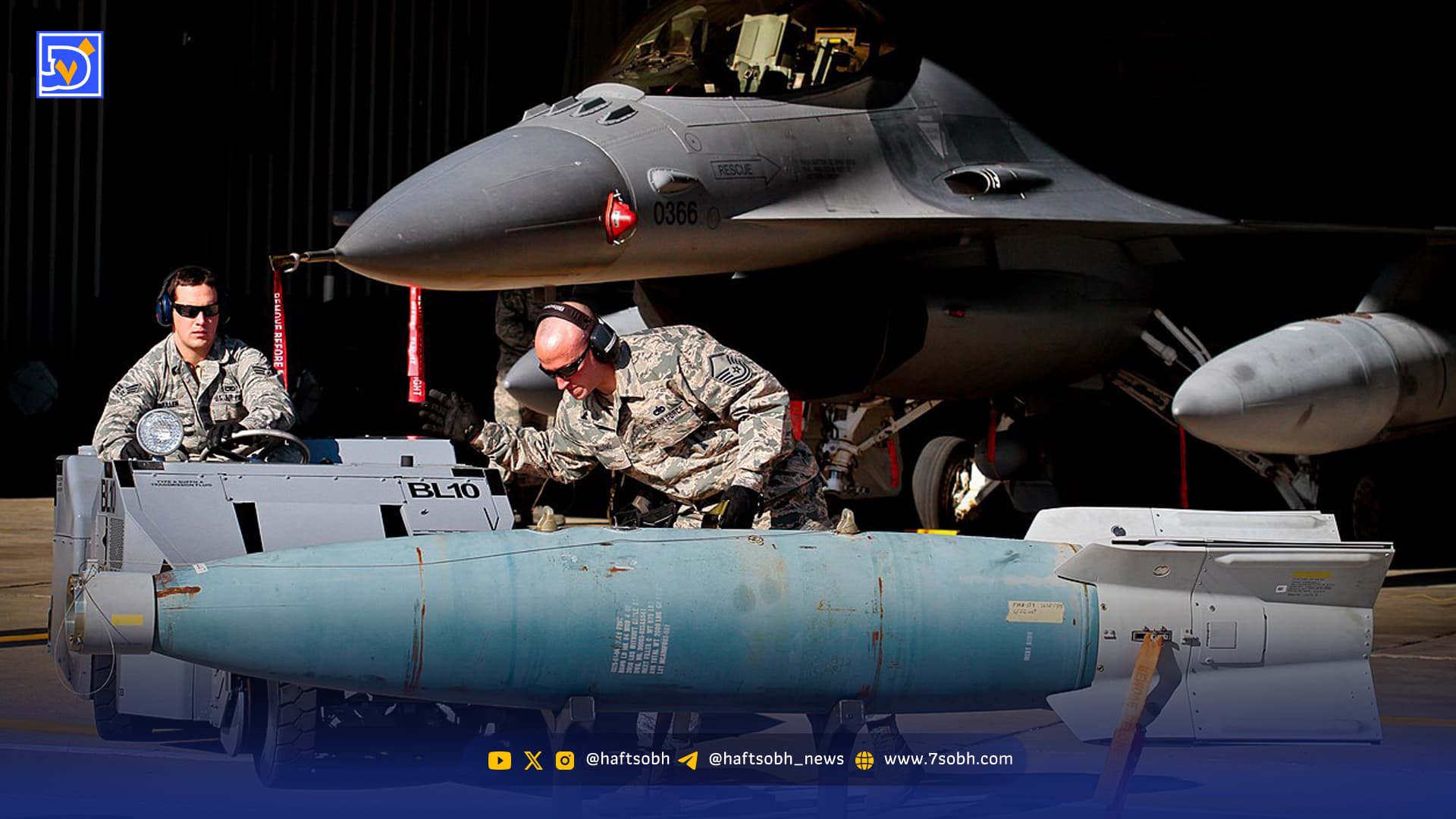 مشتی دلار با لکه‌های خون