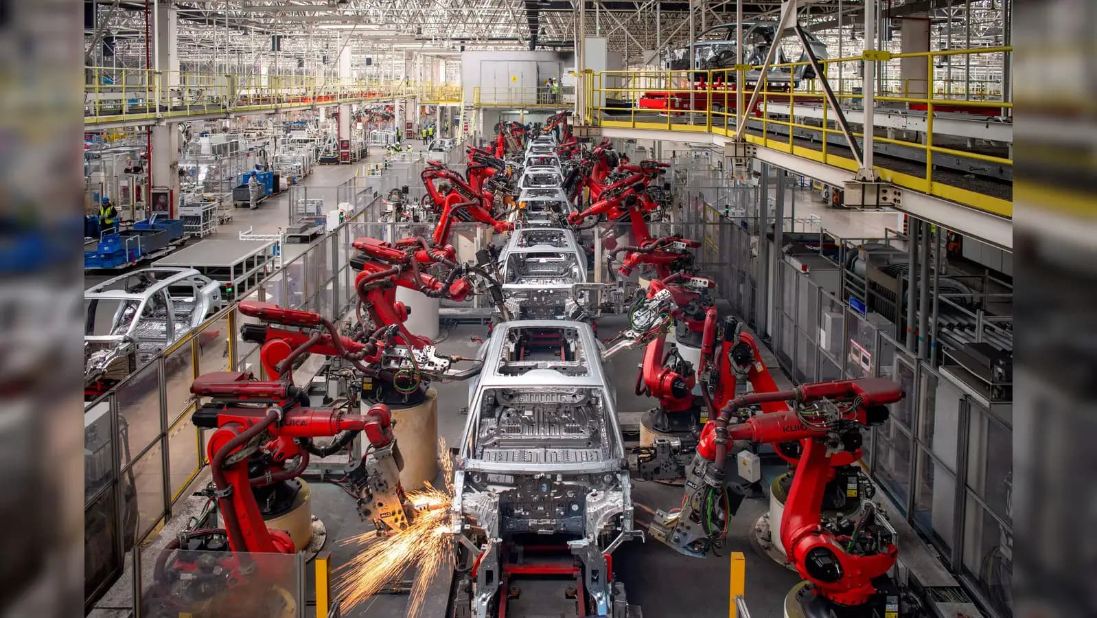 تاثیر جنگ خاورمیانه بر صنعت خودرو عمیق‌تر شد / کاهش 600 هزار دستگاهی تولید خودرو