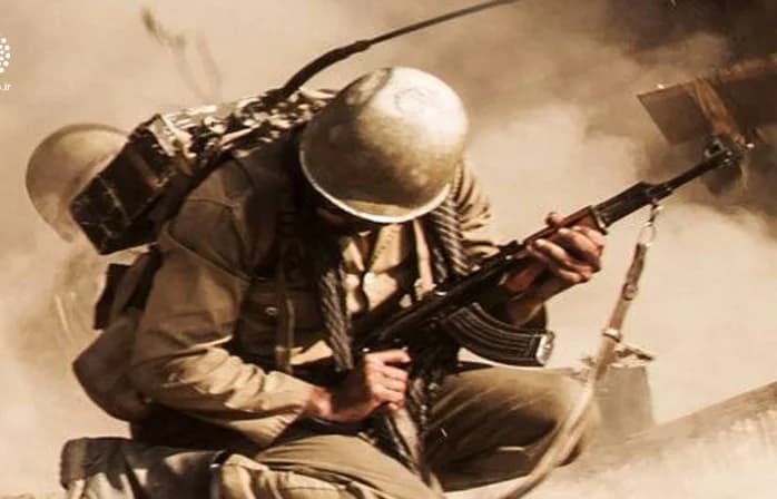 عکس نشست صمیمی رهبر شهید با نظامی‌های دهه 60 به صرف عصرانه ساده