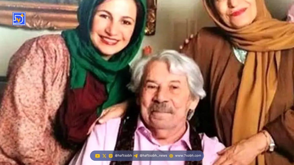 «داوود رشیدی» در ۳۸ سالگی در کنار «بهروز وثوقی» در کافه