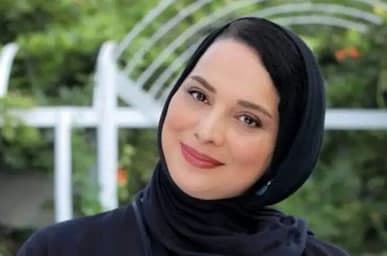 عکس کریسمسی روشنک عجمیان با آب نبات های دیزنی!