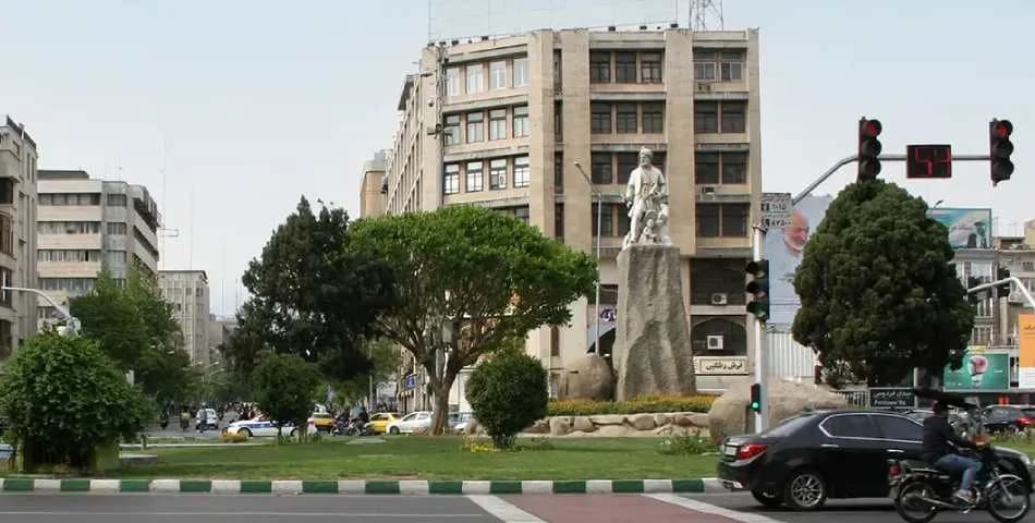 عکس| سفر در زمان؛ خیابان فردوسی بالاتر از منوچهری؛ سال ۱۳۴۷