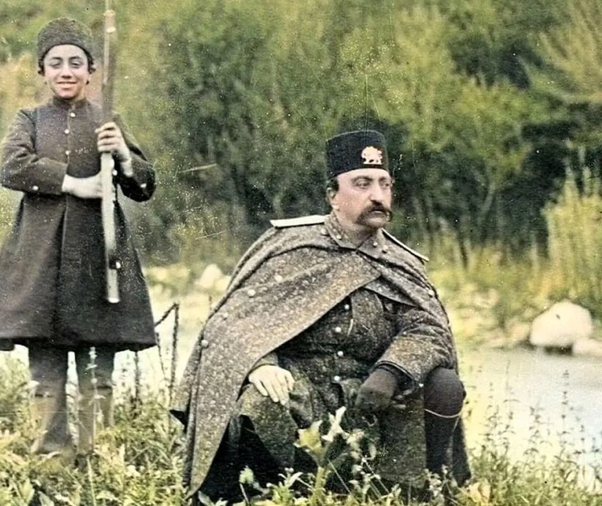 خدمتکاران مخصوص ناصرالدین شاه که دنبال کالسکه‌اش می‌دویدند