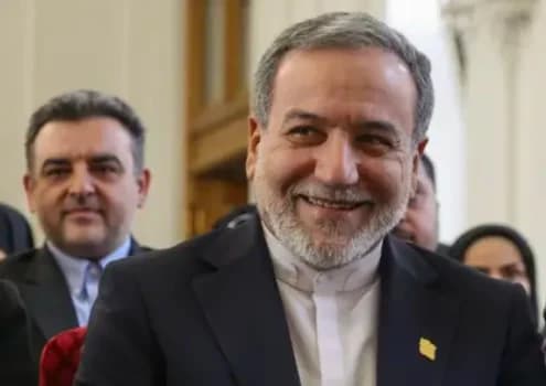 پوشش متفاوت و عجیب عراقچی در خارج از کشور