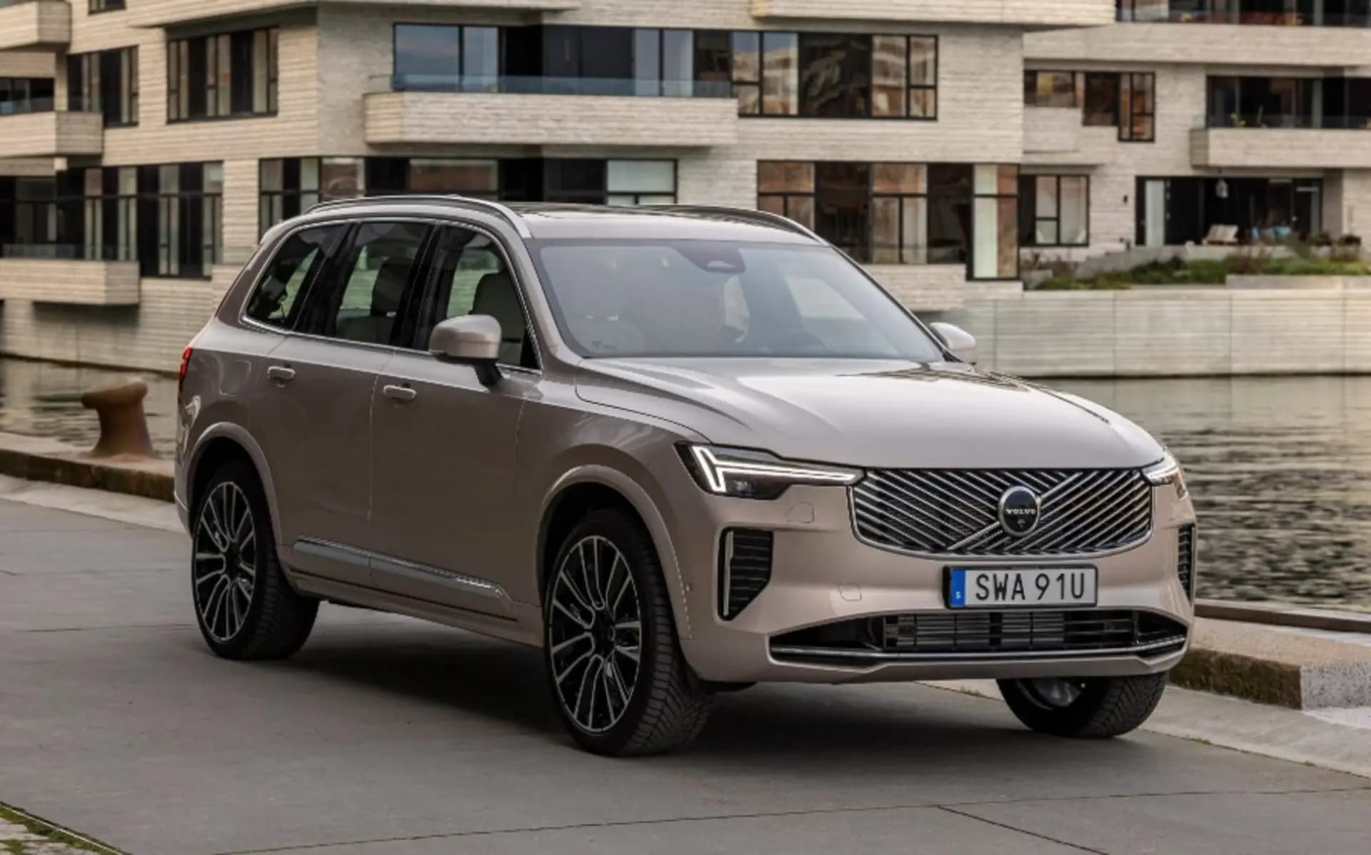 ولوو XC90 در ایران؛ مشخصات و قیمت شاسی بلند لوکس وارداتی