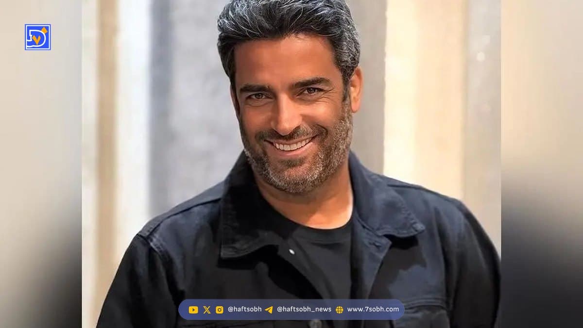 عکس| منوچهر هادی در کنار مادر و خواهران چادری‌اش