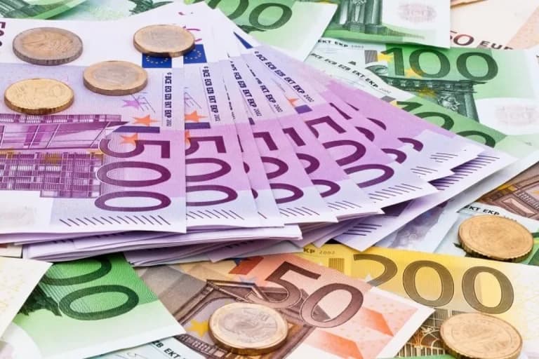 آخرین تغییرات قیمت دلار و قیمت یورو امروز چهارشنبه ۶ خرداد ۱۴۰۵