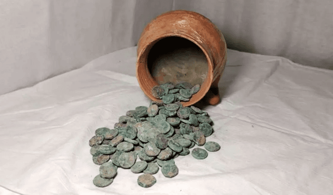کشف گنج سکه‌های ۲۰۰۰ سالۀ «کوشانی» از یک زمین کشاورزی